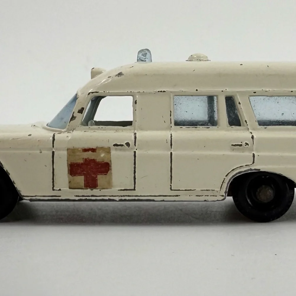 Lesney Matchbox #3 Mercedes Benz‎ Binz Ambulance Regular Wheel 1968 Vintage